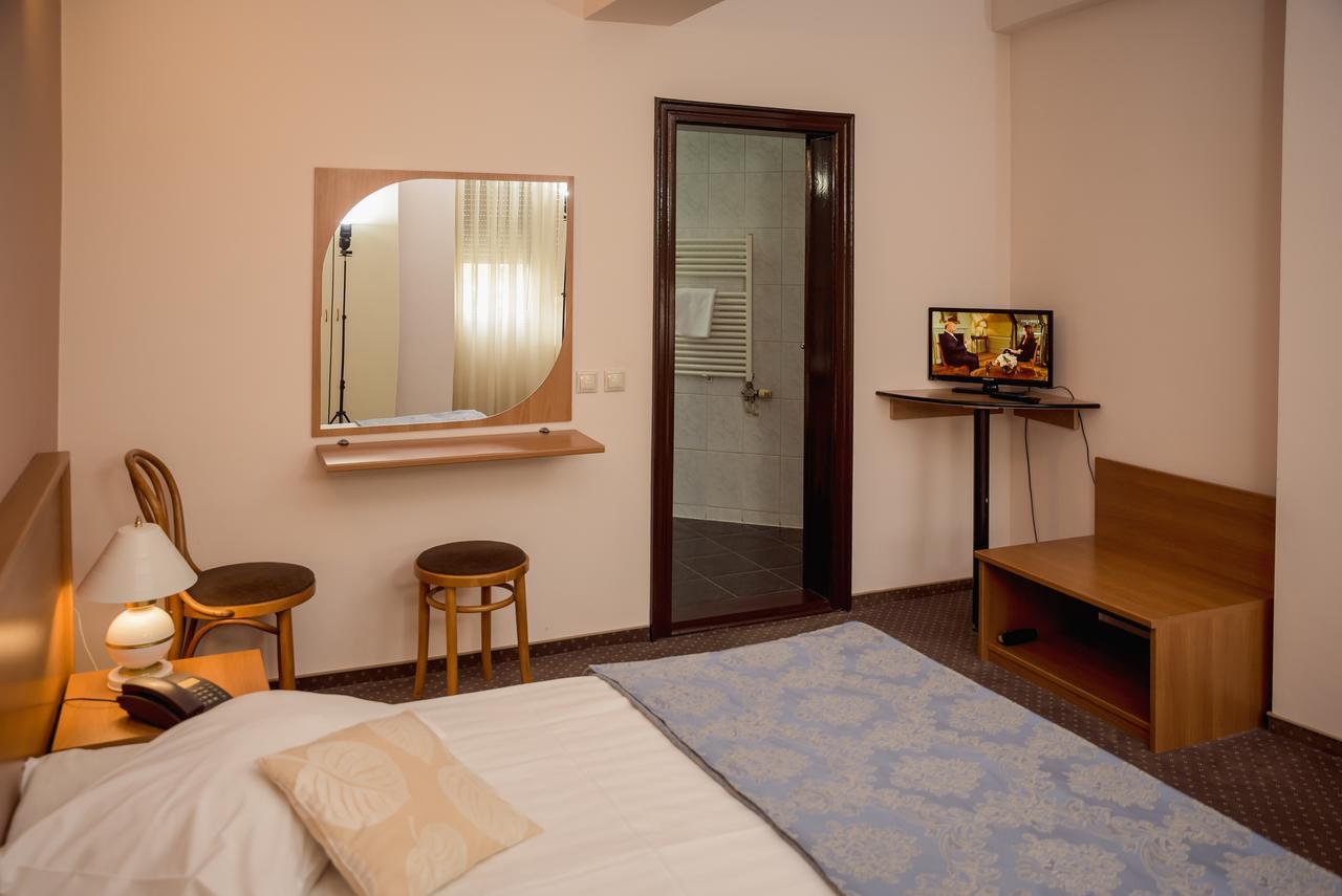 טימישוארה Hotel Reghina מראה חיצוני תמונה