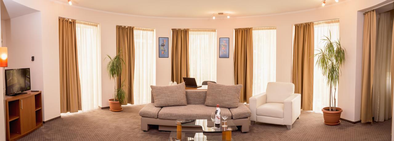 טימישוארה Hotel Reghina מראה חיצוני תמונה