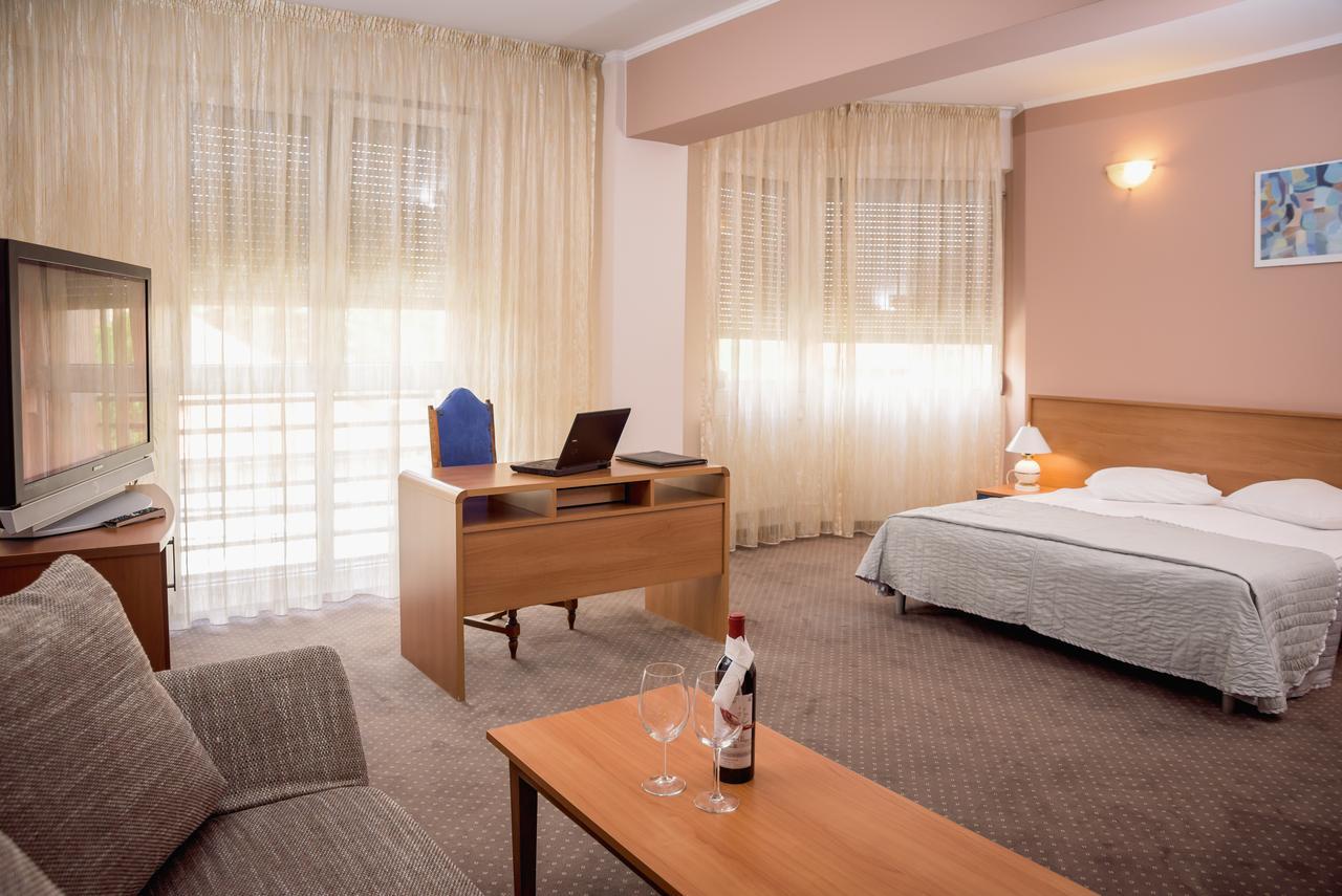 טימישוארה Hotel Reghina מראה חיצוני תמונה