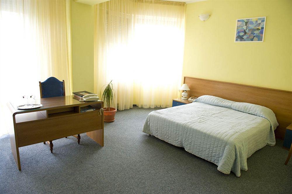 טימישוארה Hotel Reghina מראה חיצוני תמונה